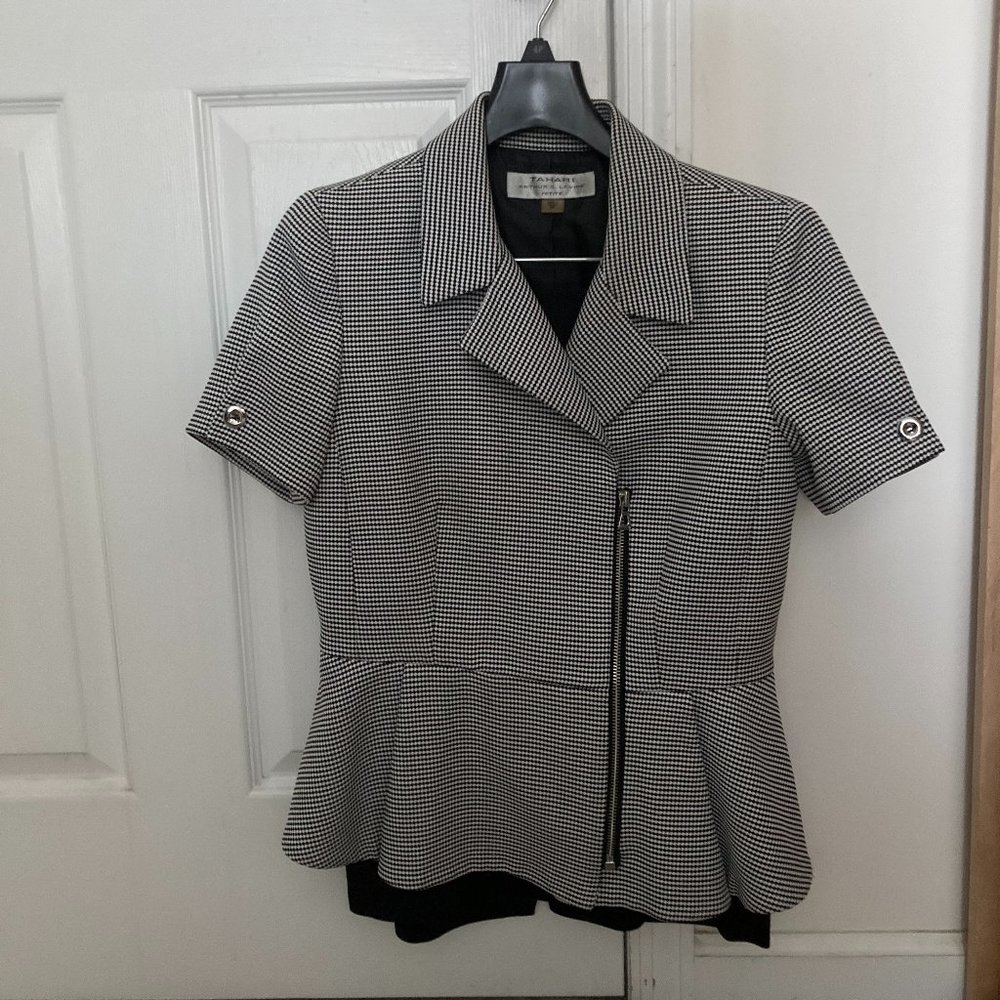 Tahari 6P Short Sleeve Two-Piece With Side Zipper